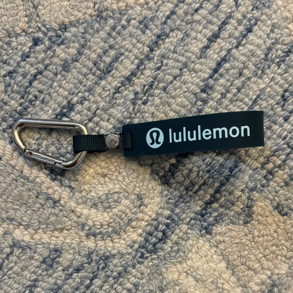 lululemon athletica green and blue key holder